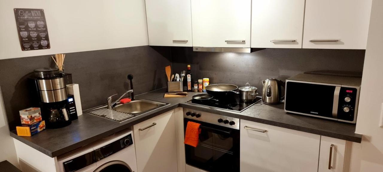 Business Apartment Mit Kuche Fur 1-3 +Netflx+5G Wlan Nahe Der Mhh Im Industrial Design Hannover Luaran gambar