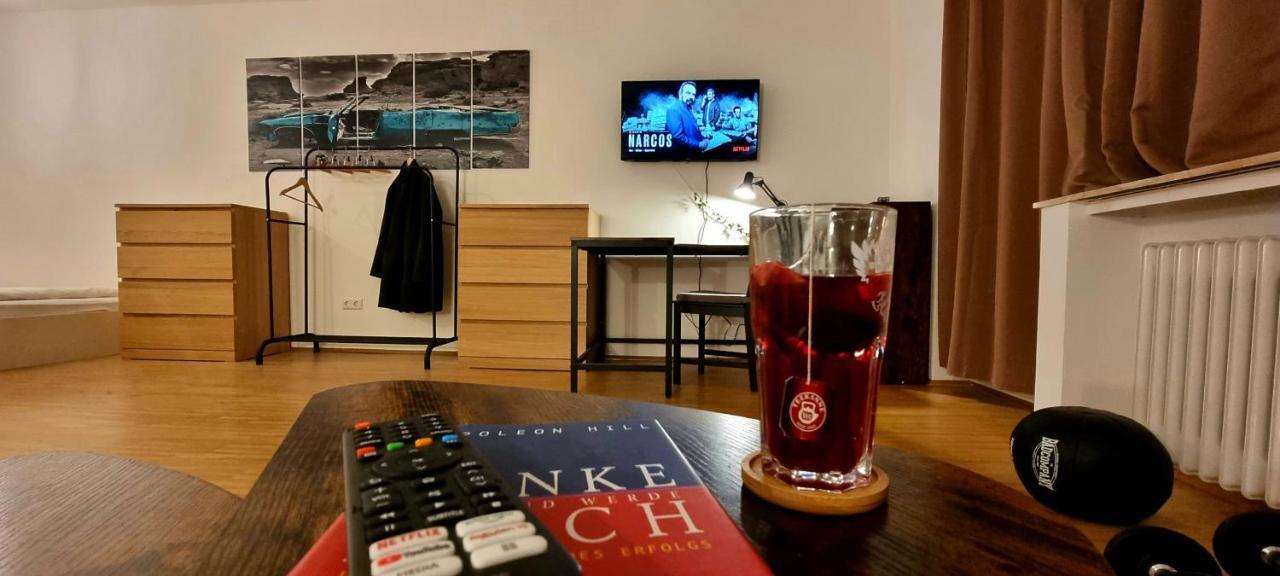Business Apartment Mit Kuche Fur 1-3 +Netflx+5G Wlan Nahe Der Mhh Im Industrial Design Hannover Luaran gambar