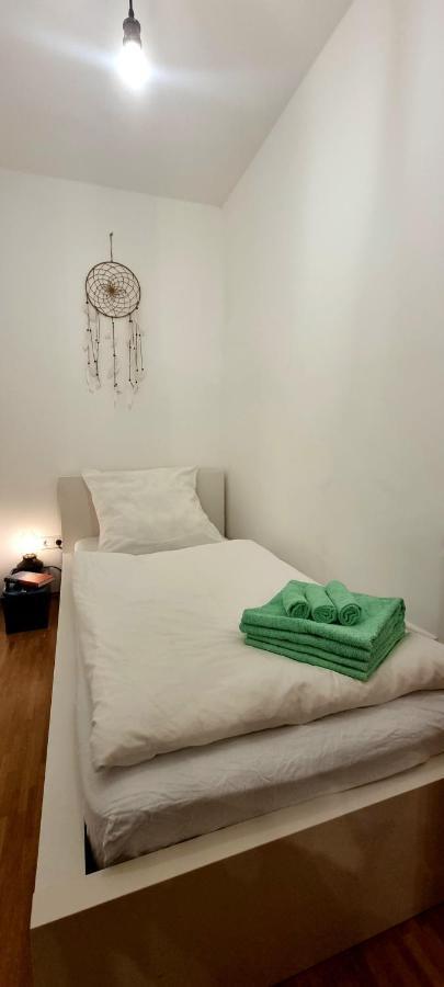 Business Apartment Mit Kuche Fur 1-3 +Netflx+5G Wlan Nahe Der Mhh Im Industrial Design Hannover Luaran gambar