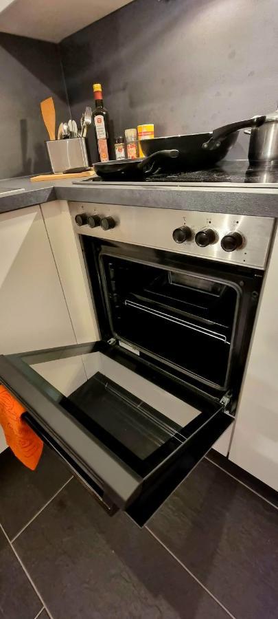 Business Apartment Mit Kuche Fur 1-3 +Netflx+5G Wlan Nahe Der Mhh Im Industrial Design Hannover Luaran gambar