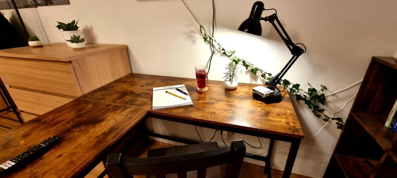 Business Apartment Mit Kuche Fur 1-3 +Netflx+5G Wlan Nahe Der Mhh Im Industrial Design Hannover Luaran gambar